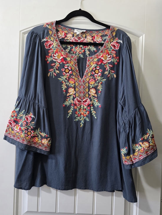 Angel Heart Boutique Tops - Embroidered Floral Tunic Top - Slate Blue